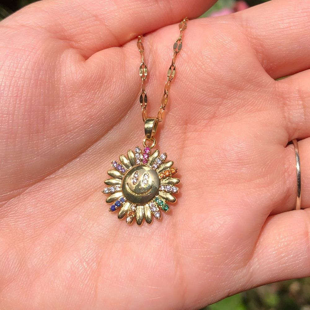 18k Gold Plated Flower Charm necklace - Picture 3 of 16